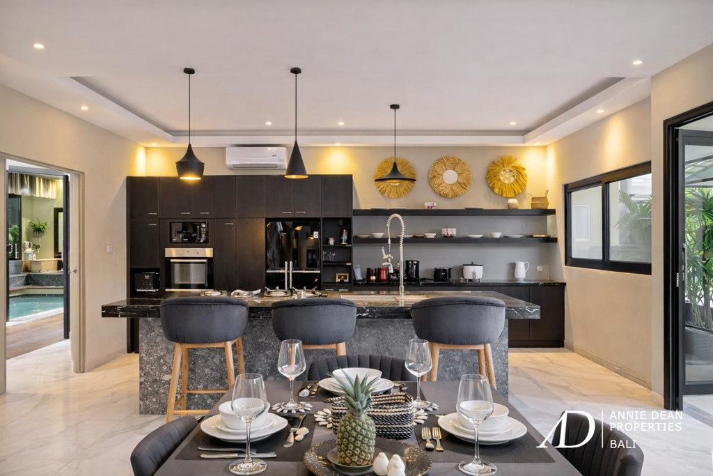 LEASEHOLD 3-BEDROOM MODERN CONTEMPORARY VILLA IN SEMINYAK