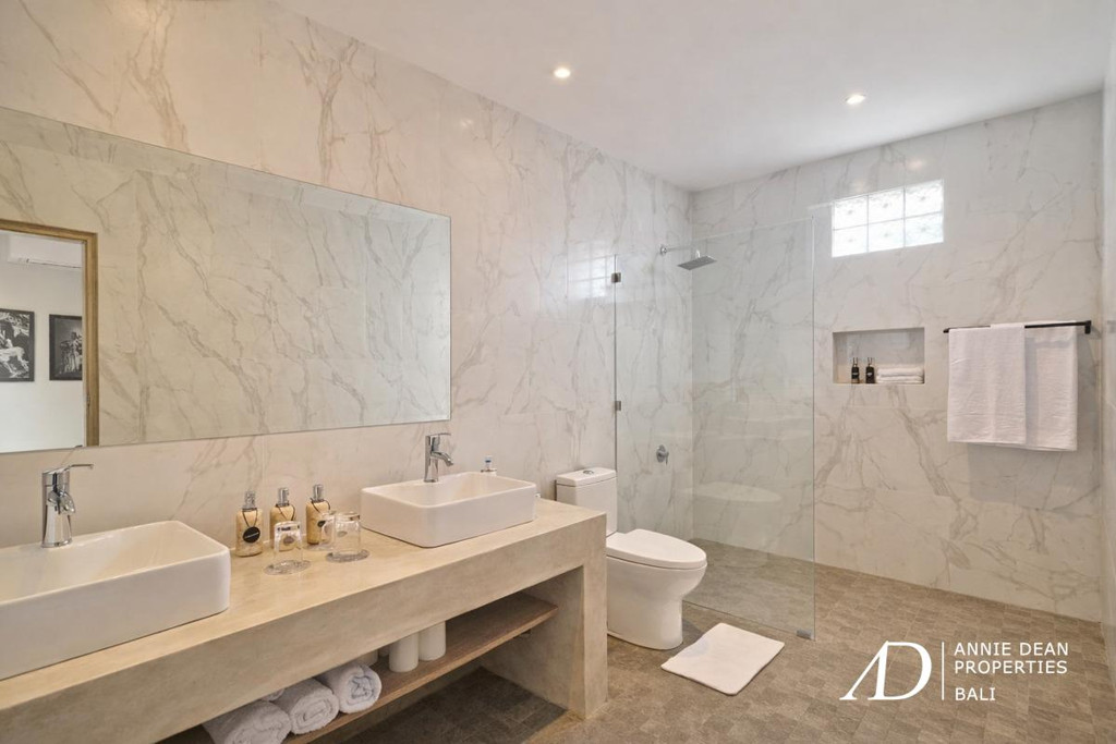 LEASEHOLD 3-BEDROOM MODERN CONTEMPORARY VILLA IN SEMINYAK