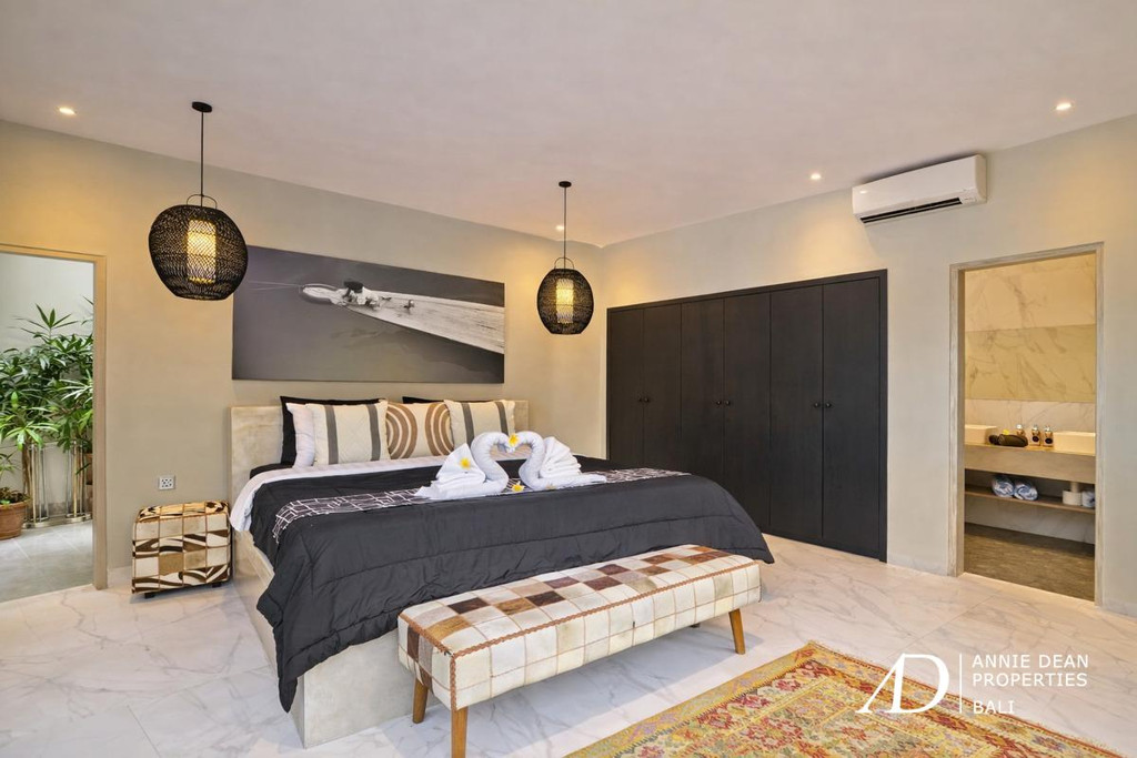 LEASEHOLD 3-BEDROOM MODERN CONTEMPORARY VILLA IN SEMINYAK