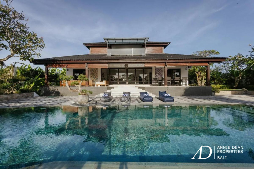 FREEHOLD | 4-BEDROOM VILLA IN PERERENAN - 7 MINUTES FROM THE BEACH