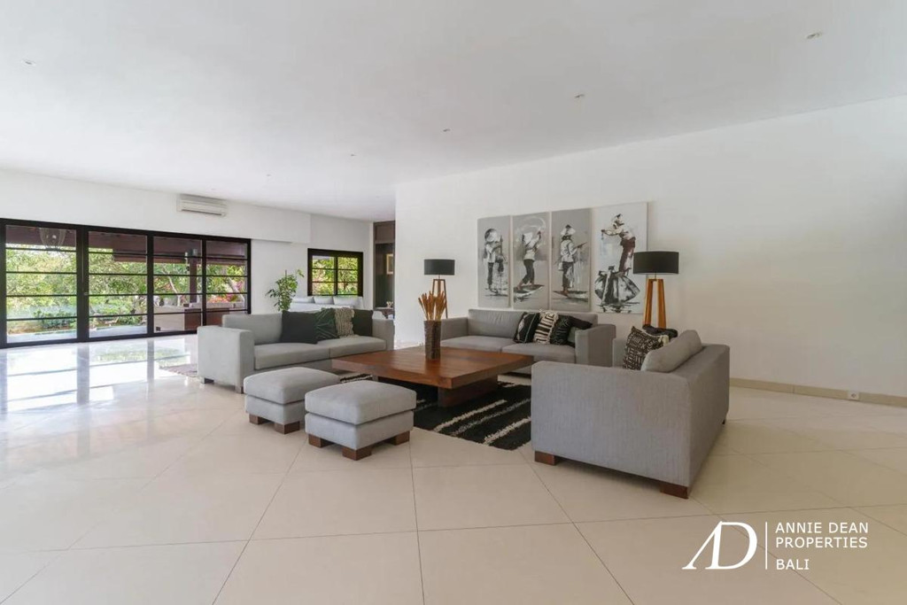 FREEHOLD | 4-BEDROOM VILLA IN PERERENAN - 7 MINUTES FROM THE BEACH