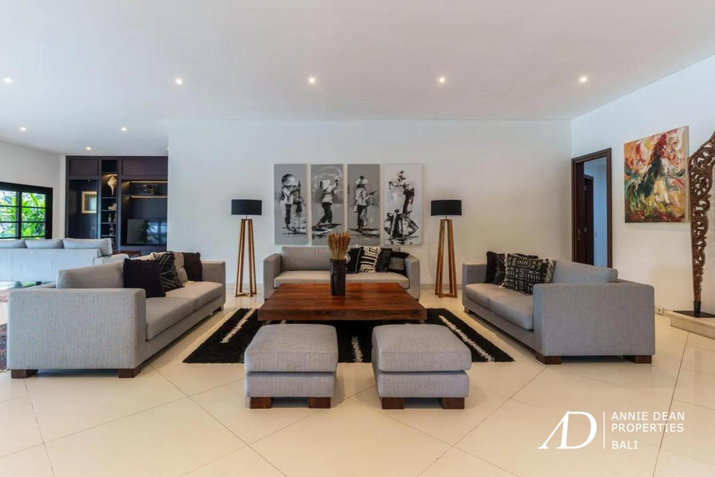 FREEHOLD | 4-BEDROOM VILLA IN PERERENAN - 7 MINUTES FROM THE BEACH