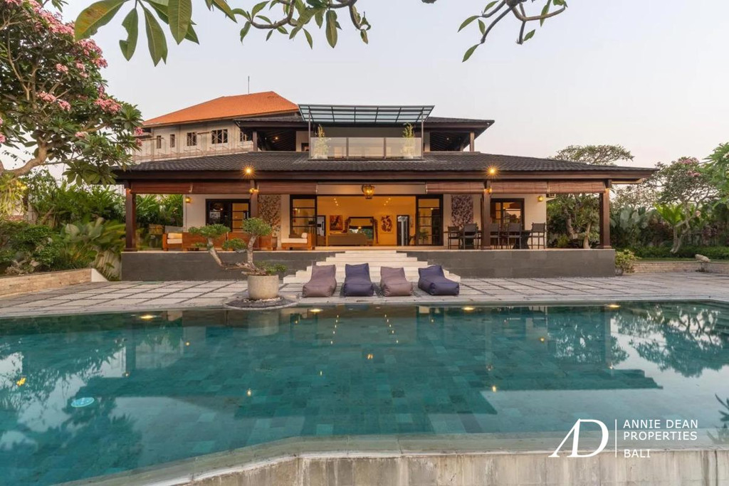 FREEHOLD | 4-BEDROOM VILLA IN PERERENAN - 7 MINUTES FROM THE BEACH