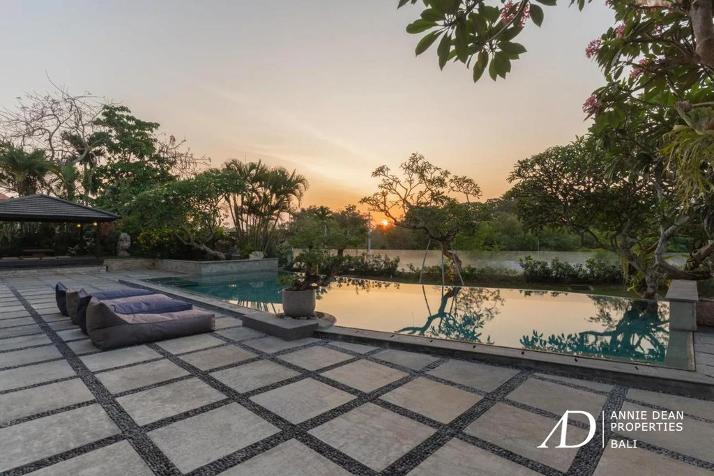 FREEHOLD | 4-BEDROOM VILLA IN PERERENAN - 7 MINUTES FROM THE BEACH