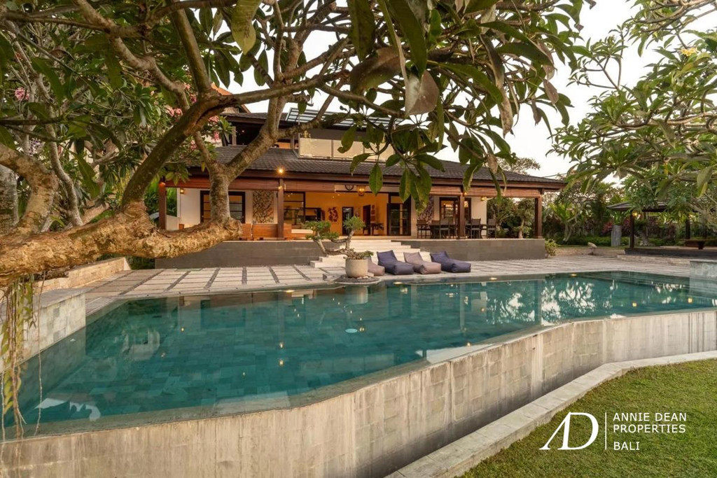 FREEHOLD | 4-BEDROOM VILLA IN PERERENAN - 7 MINUTES FROM THE BEACH