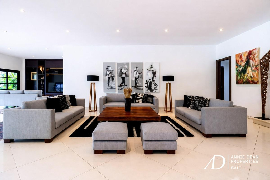 FREEHOLD | 4-BEDROOM VILLA IN PERERENAN - 7 MINUTES FROM THE BEACH