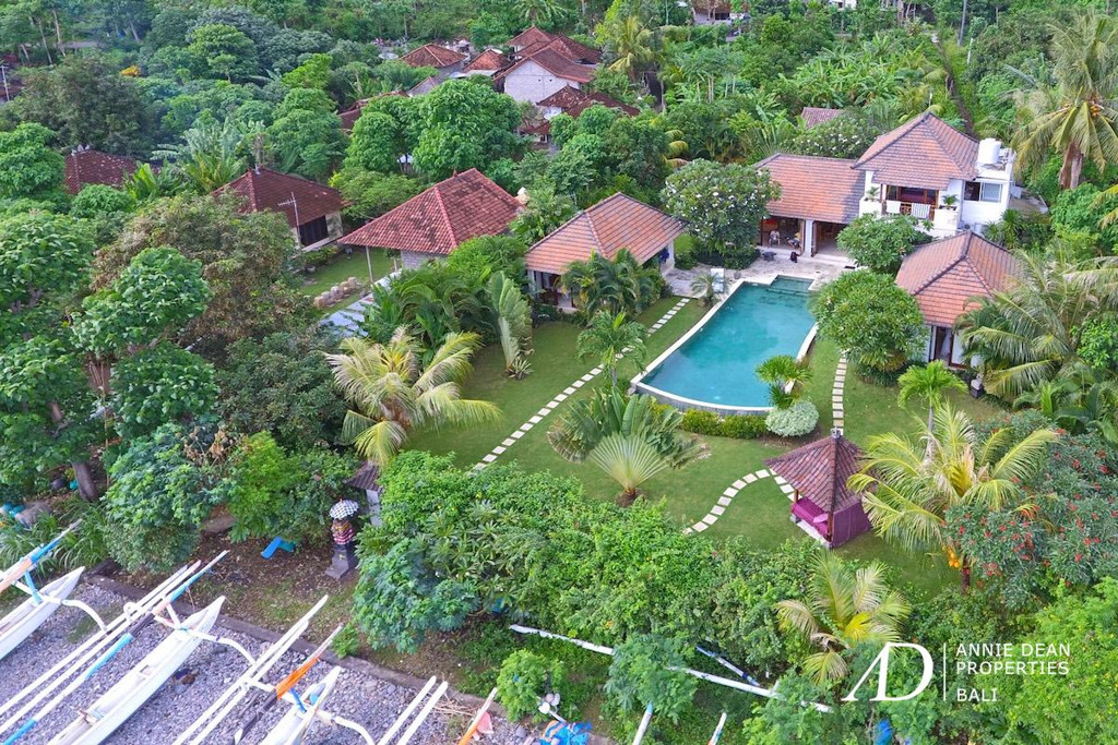 FREEHOLD | RARE BEACHFRONT VILLA IN  AMED - KARANG ASEM