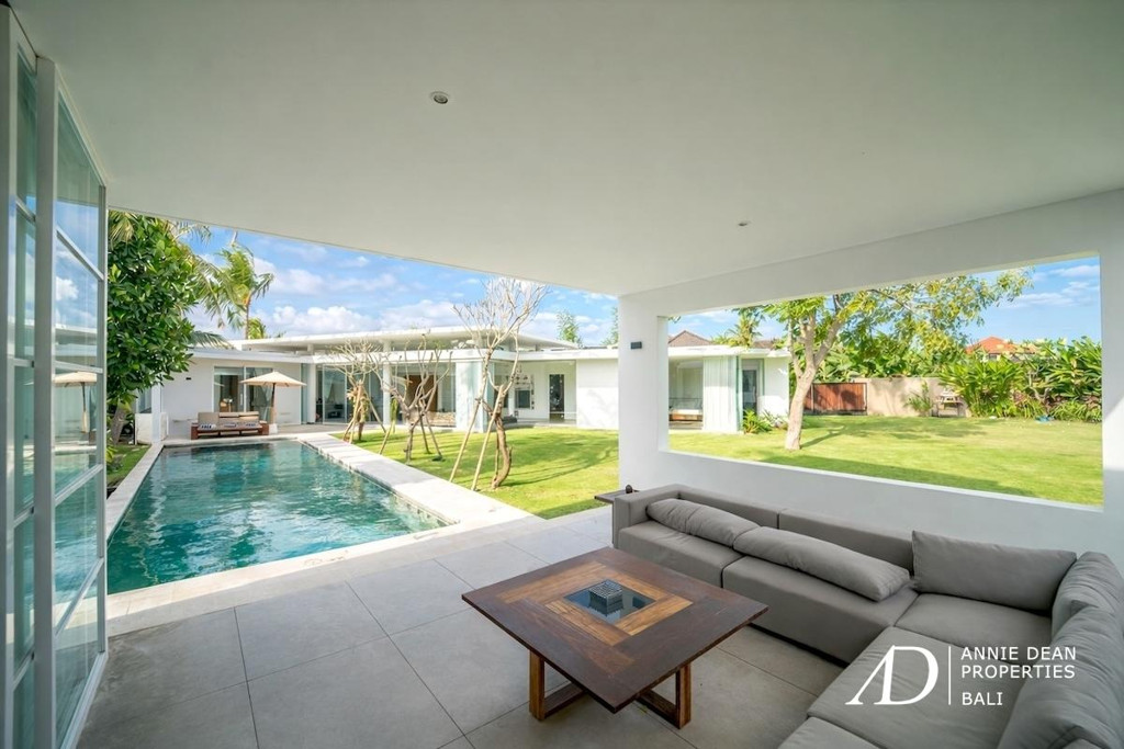 FREEHOLD | LUXURY FAMILY VILLA WITH LARGE GARDEN IN BABAKAN, CANGGU