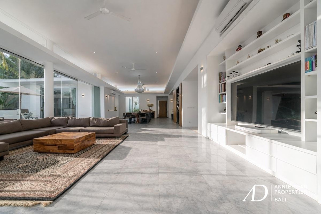 FREEHOLD | LUXURY FAMILY VILLA WITH LARGE GARDEN IN BABAKAN, CANGGU