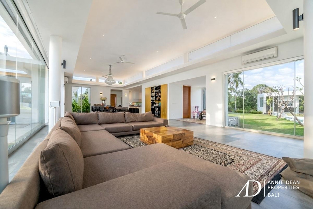 FREEHOLD | LUXURY FAMILY VILLA WITH LARGE GARDEN IN BABAKAN, CANGGU