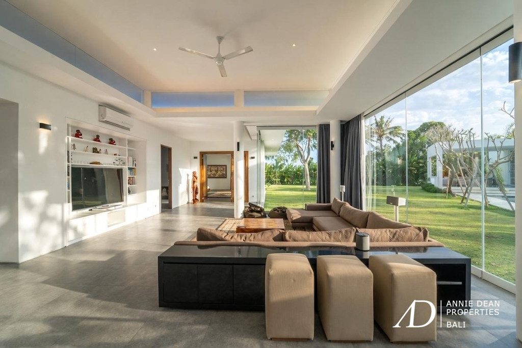 FREEHOLD | LUXURY FAMILY VILLA WITH LARGE GARDEN IN BABAKAN, CANGGU