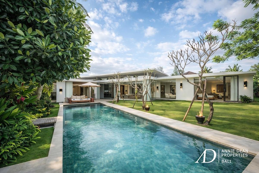FREEHOLD | LUXURY FAMILY VILLA WITH LARGE GARDEN IN BABAKAN, CANGGU