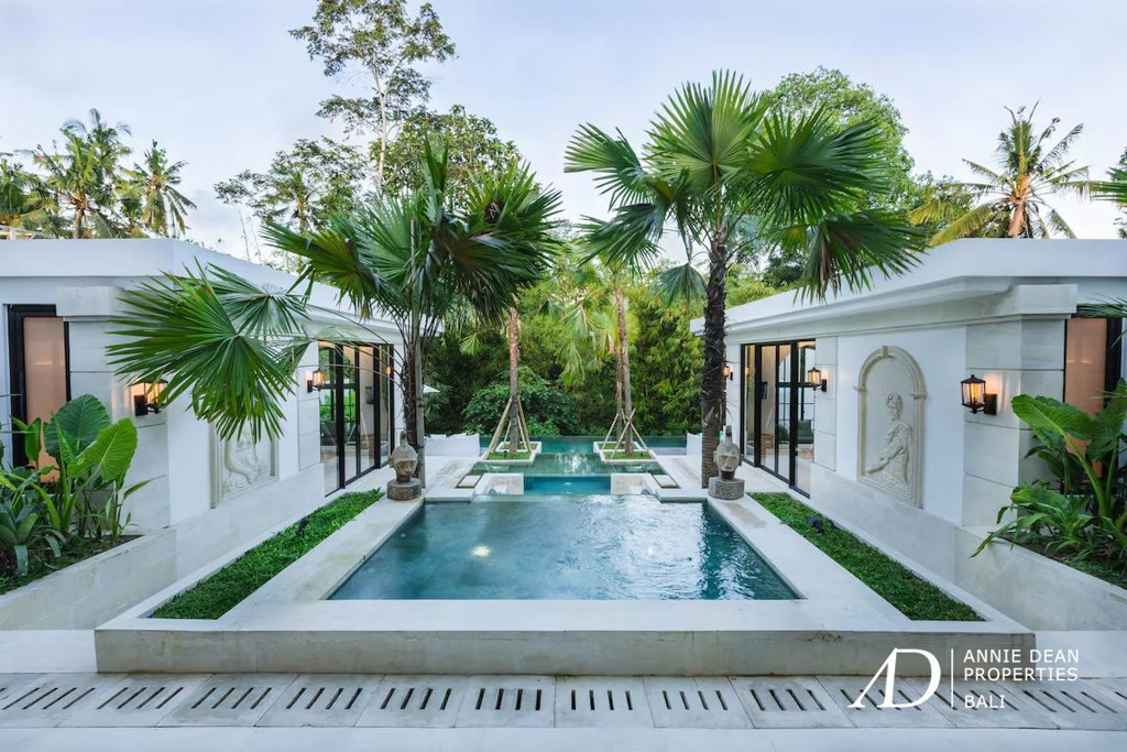 LEASEHOLD UNTIL 2050 | BRAND NEW VILLA WITH JUNGLE VIEWS - UBUD