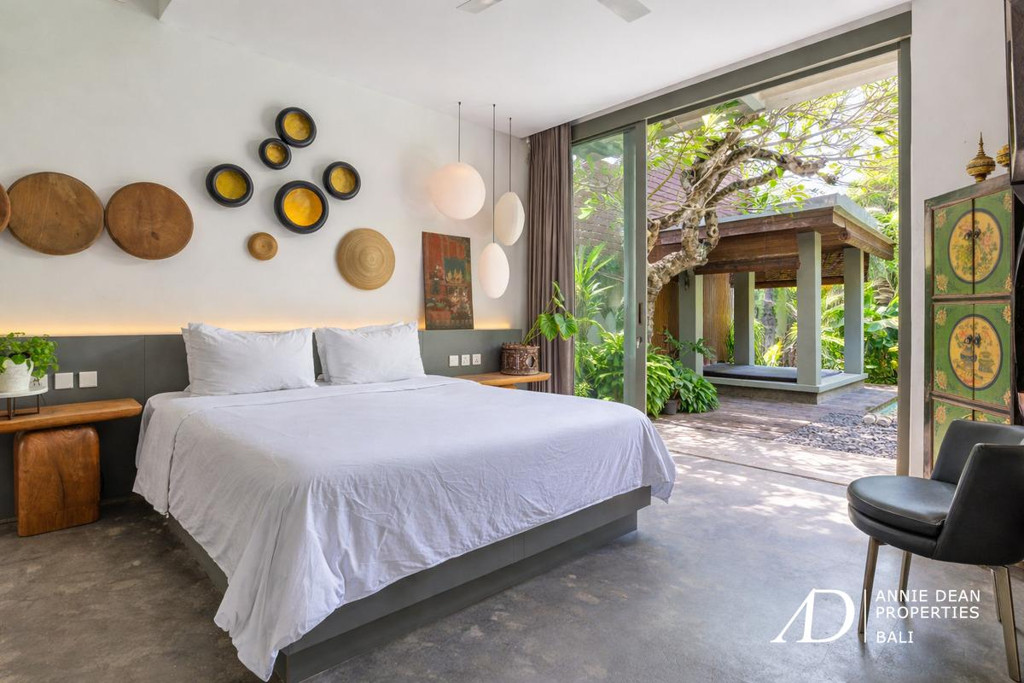 LEASEHOLD 30 YEARS | TROPICAL MINIMALIST VILLA WITH 13M POOL - PRIME UMALAS