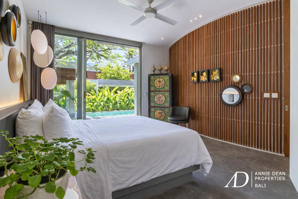 LEASEHOLD 30 YEARS | TROPICAL MINIMALIST VILLA WITH 13M POOL - PRIME UMALAS