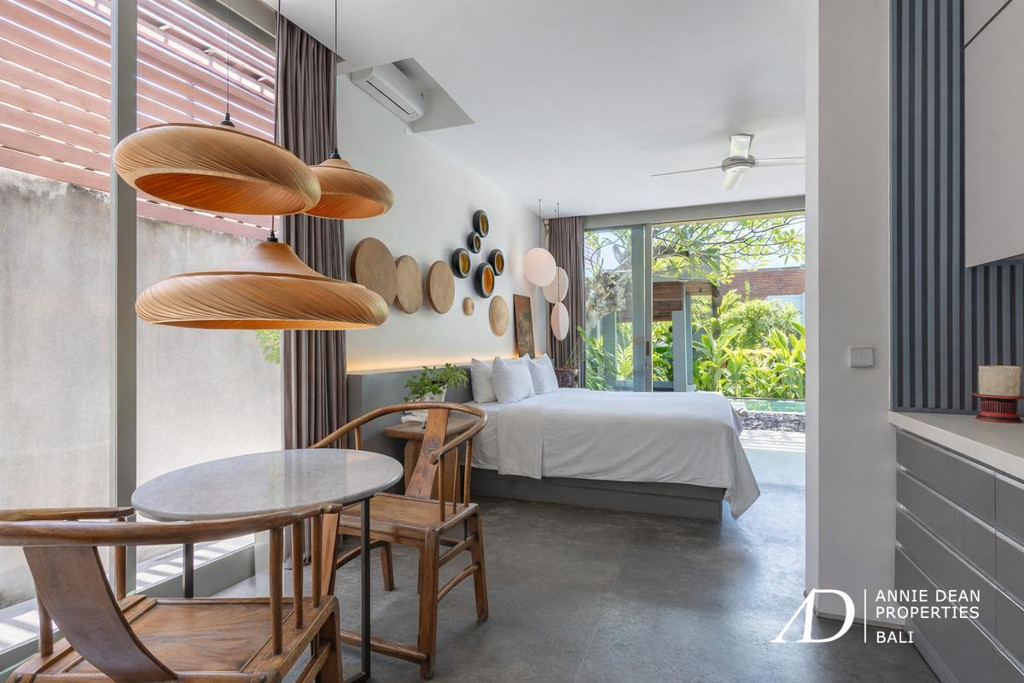 LEASEHOLD 30 YEARS | TROPICAL MINIMALIST VILLA WITH 13M POOL - PRIME UMALAS