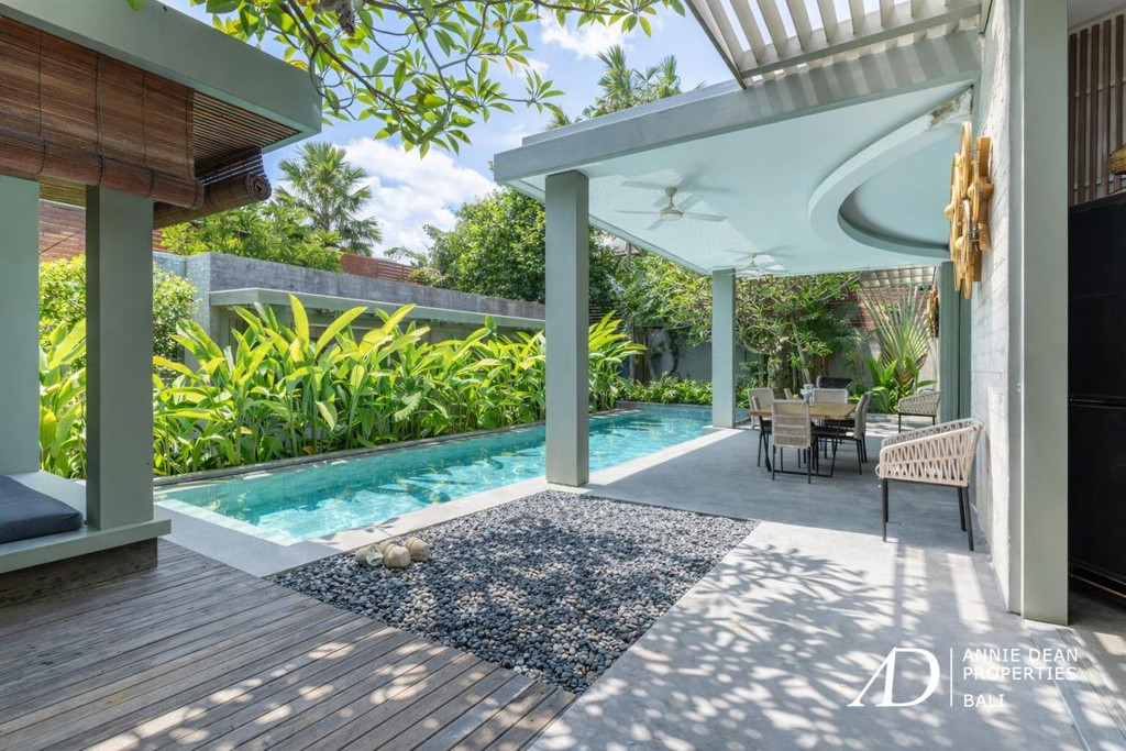LEASEHOLD 30 YEARS | TROPICAL MINIMALIST VILLA WITH 13M POOL - PRIME UMALAS