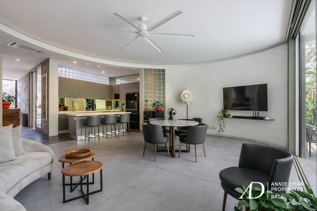 LEASEHOLD 30 YEARS | TROPICAL MINIMALIST VILLA WITH 13M POOL - PRIME UMALAS