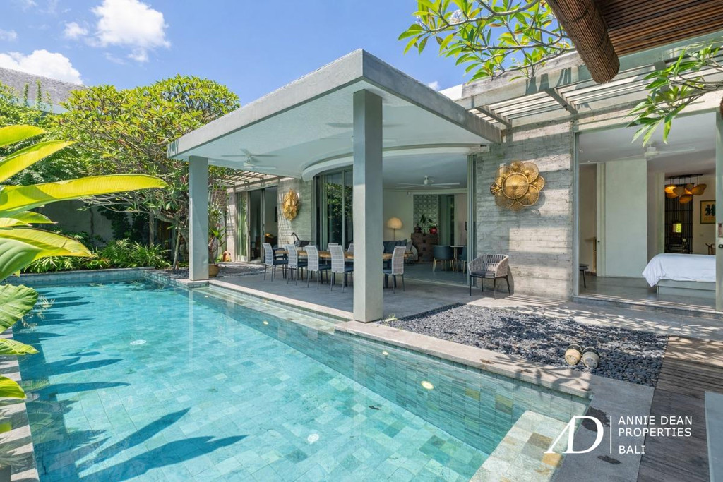 LEASEHOLD 30 YEARS | TROPICAL MINIMALIST VILLA WITH 13M POOL - PRIME UMALAS