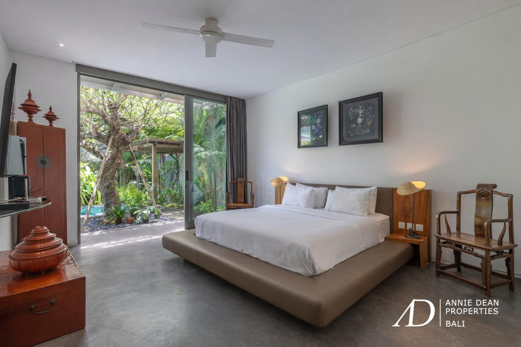 LEASEHOLD 30 YEARS | TROPICAL MINIMALIST VILLA WITH 13M POOL - PRIME UMALAS