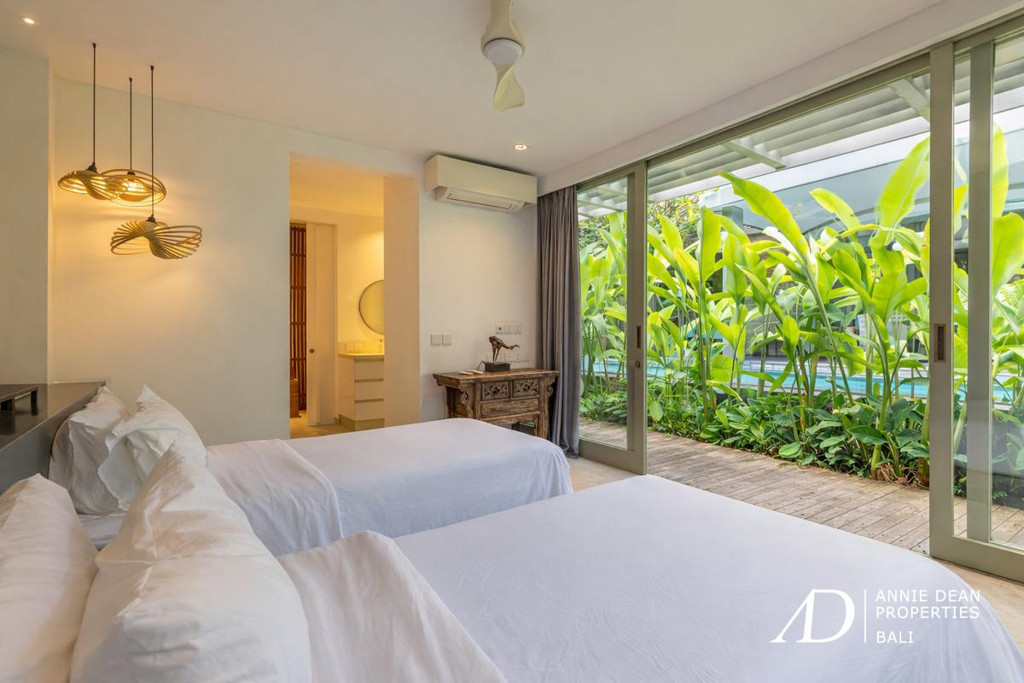 LEASEHOLD 30 YEARS | TROPICAL MINIMALIST VILLA WITH 13M POOL - PRIME UMALAS