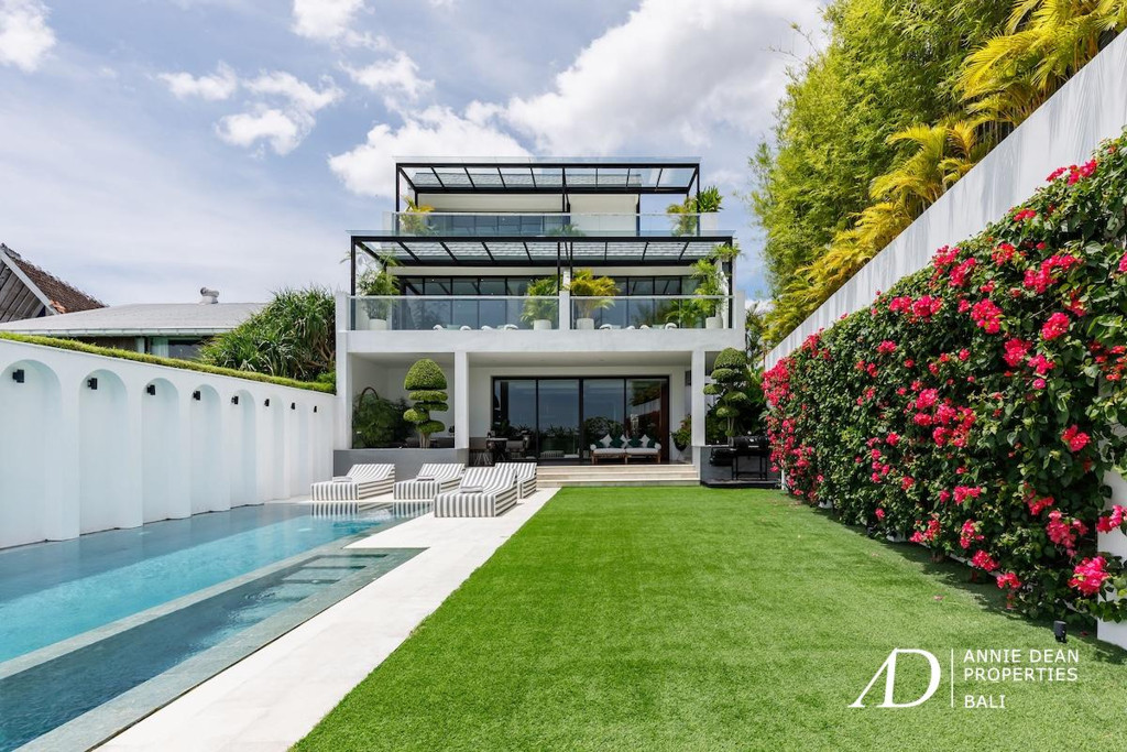 FREEHOLD | GEORGIAN-INSPIRED LUXURY VILLA IN CENTRAL CANGGU