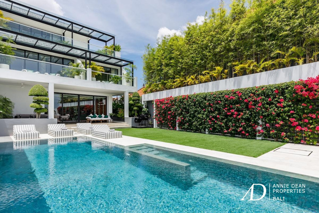 FREEHOLD | GEORGIAN-INSPIRED LUXURY VILLA IN CENTRAL CANGGU