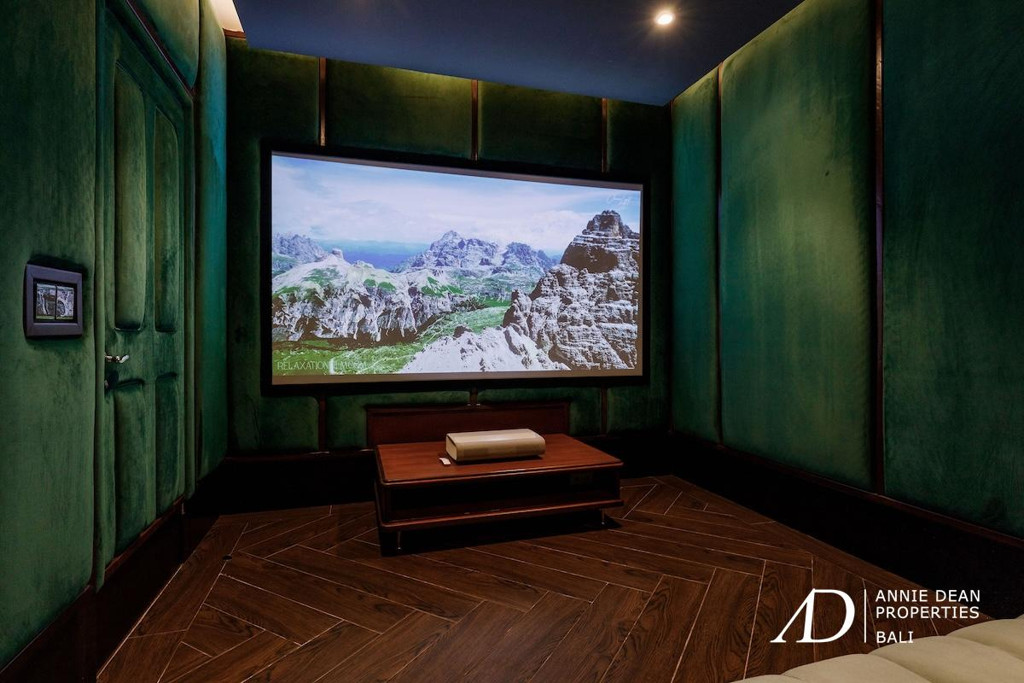 FREEHOLD | GEORGIAN-INSPIRED LUXURY VILLA IN CENTRAL CANGGU