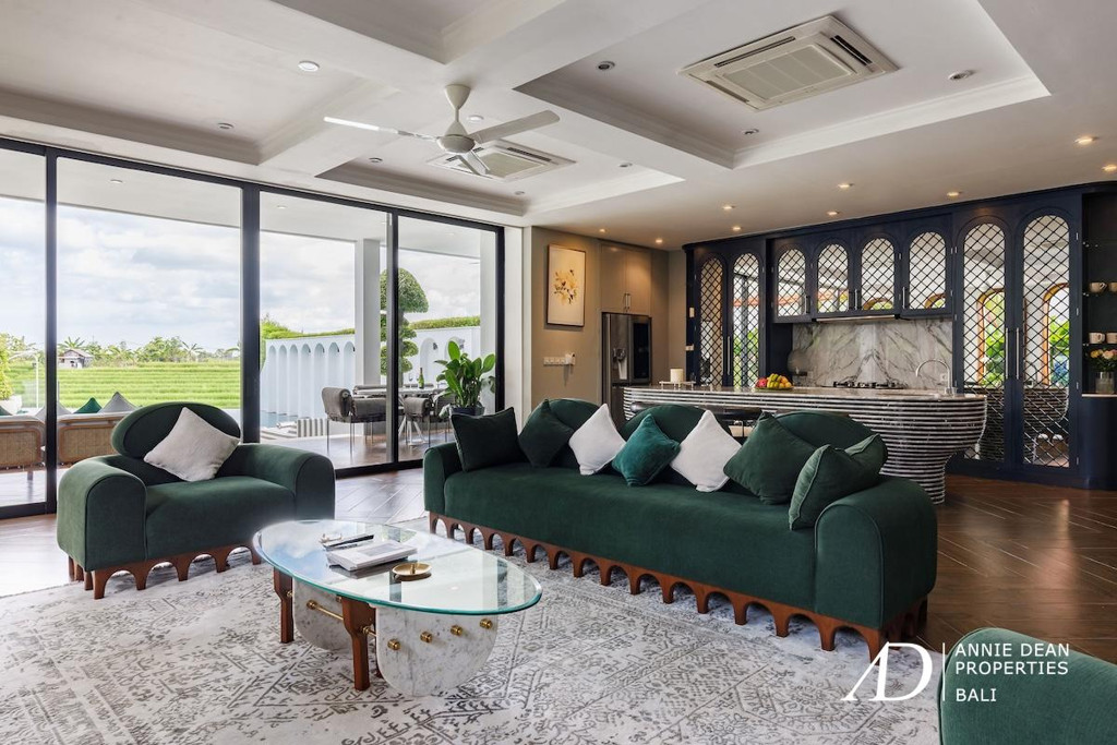 FREEHOLD | GEORGIAN-INSPIRED LUXURY VILLA IN CENTRAL CANGGU