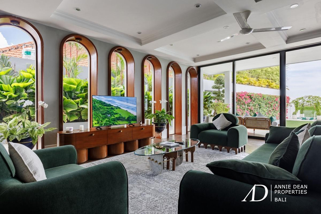 FREEHOLD | GEORGIAN-INSPIRED LUXURY VILLA IN CENTRAL CANGGU