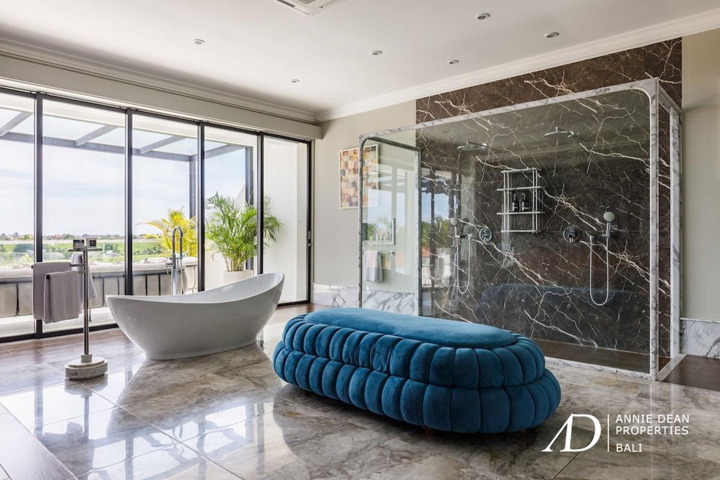 FREEHOLD | GEORGIAN-INSPIRED LUXURY VILLA IN CENTRAL CANGGU