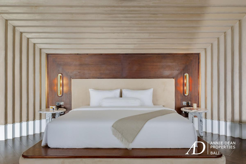 FREEHOLD | GEORGIAN-INSPIRED LUXURY VILLA IN CENTRAL CANGGU