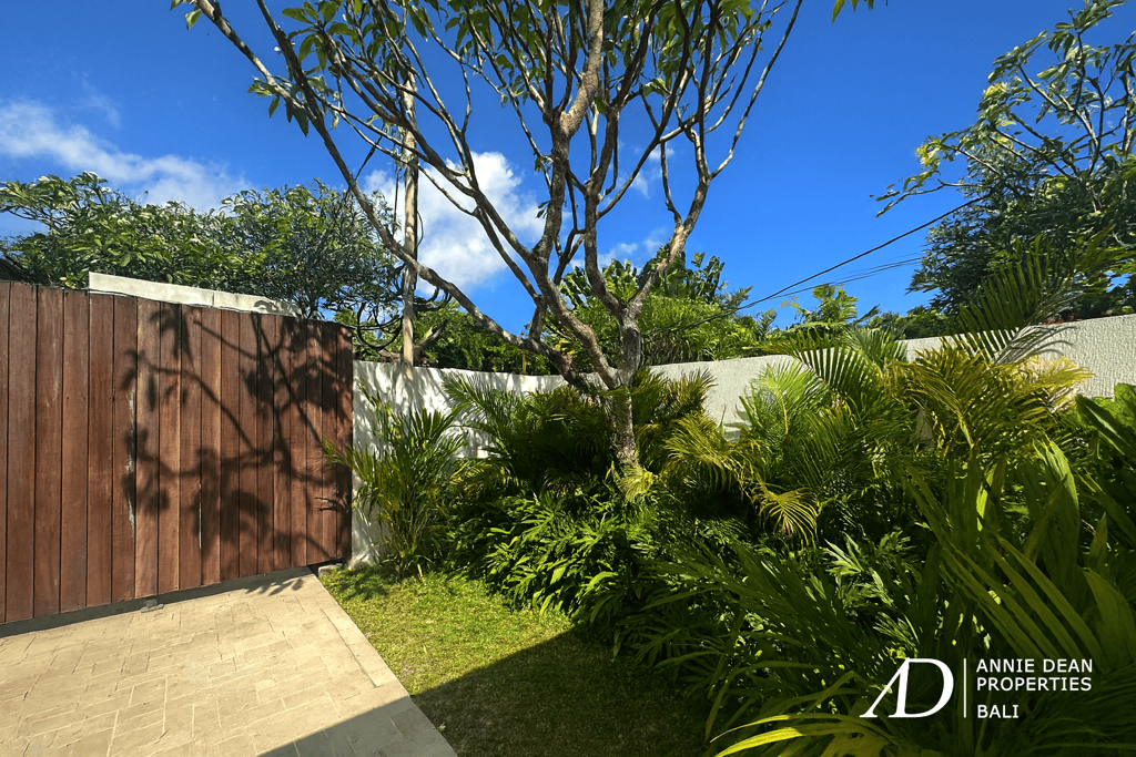 FREEHOLD/LEASEHOLD | FULLY FURNISHED 2-BEDROOM VILLA IN PRIME SEMINYAK