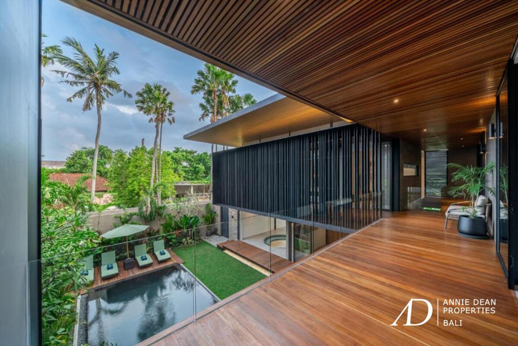 LEASEHOLD | MODERN LUXURY TROPICAL DESIGN VILLA IN CENTRAL SEMINYAK