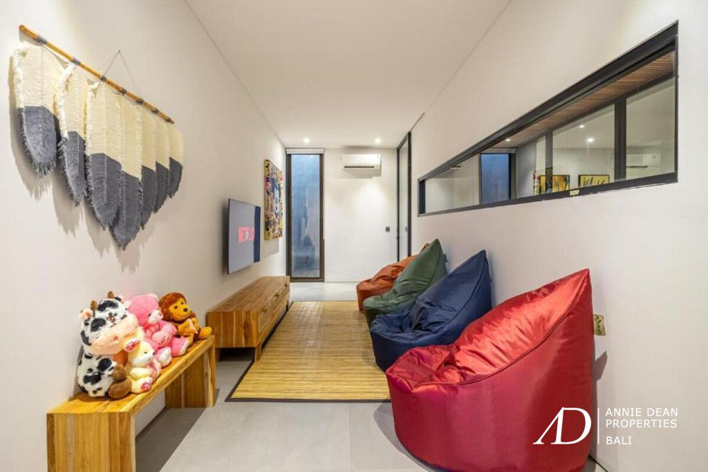 LEASEHOLD | MODERN LUXURY TROPICAL DESIGN VILLA IN CENTRAL SEMINYAK