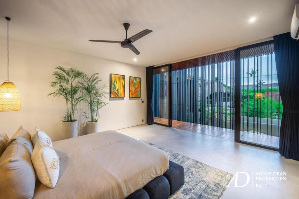 LEASEHOLD | MODERN LUXURY TROPICAL DESIGN VILLA IN CENTRAL SEMINYAK