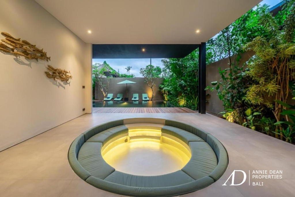 LEASEHOLD | MODERN LUXURY TROPICAL DESIGN VILLA IN CENTRAL SEMINYAK
