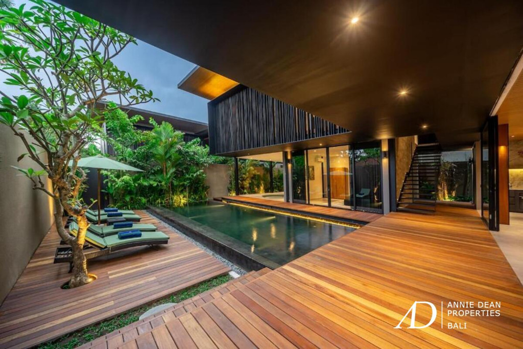 LEASEHOLD | MODERN LUXURY TROPICAL DESIGN VILLA IN CENTRAL SEMINYAK