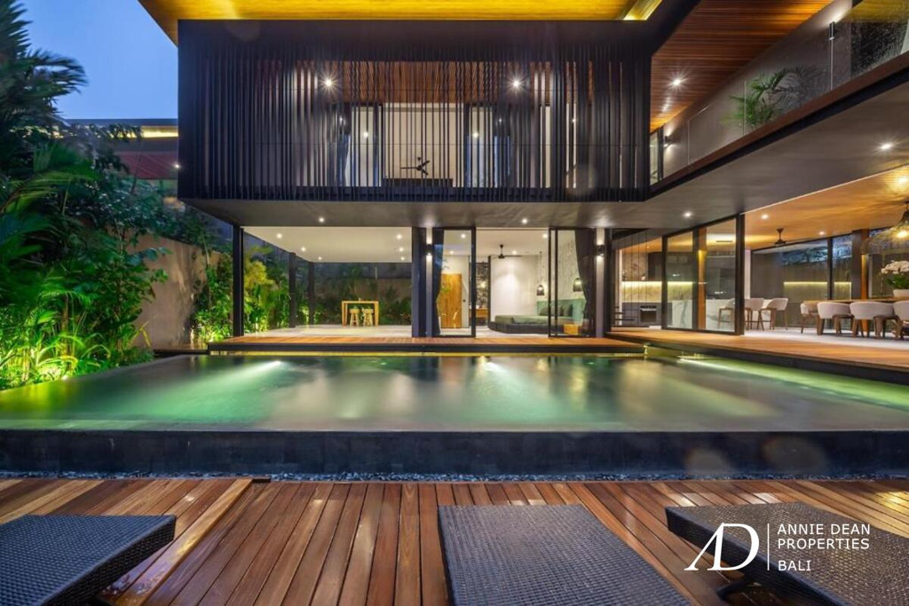 LEASEHOLD | MODERN LUXURY TROPICAL DESIGN VILLA IN CENTRAL SEMINYAK