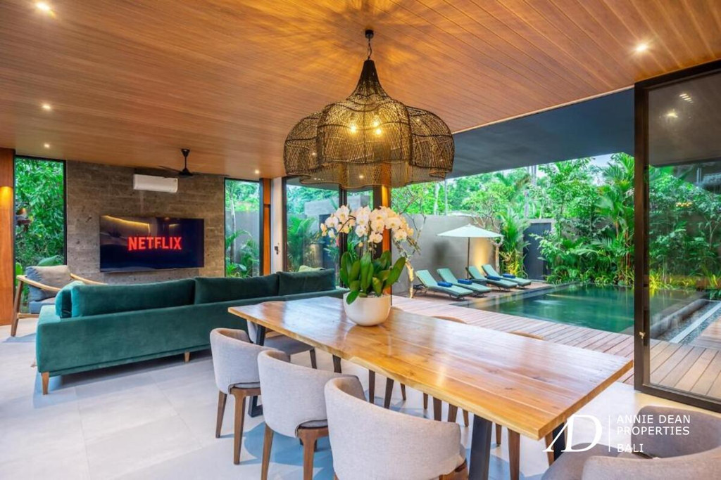 LEASEHOLD | MODERN LUXURY TROPICAL DESIGN VILLA IN CENTRAL SEMINYAK