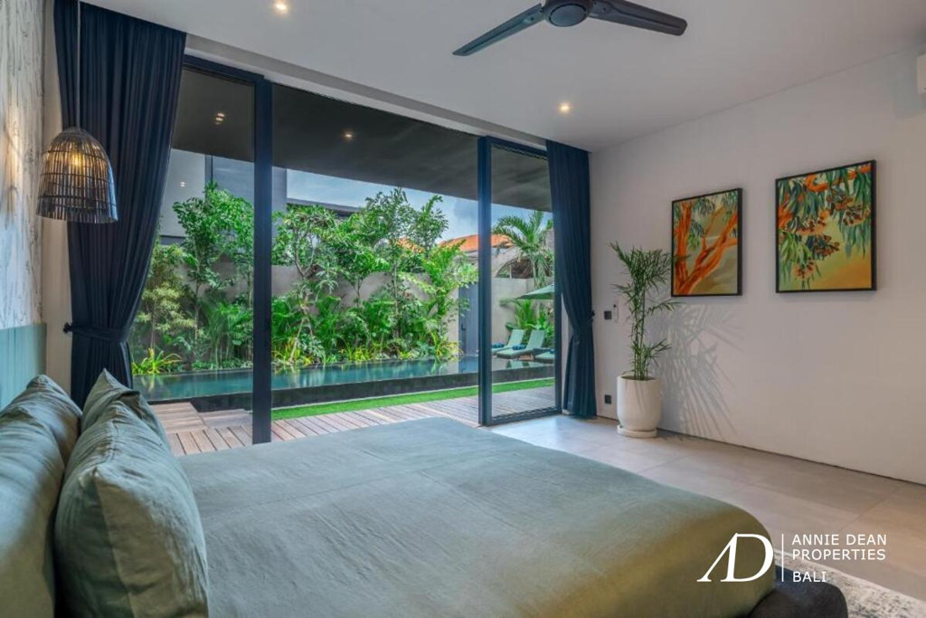 LEASEHOLD | MODERN LUXURY TROPICAL DESIGN VILLA IN CENTRAL SEMINYAK