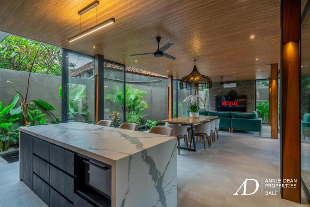 LEASEHOLD | MODERN LUXURY TROPICAL DESIGN VILLA IN CENTRAL SEMINYAK
