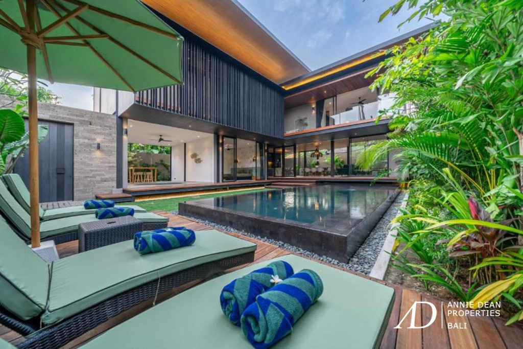 LEASEHOLD | MODERN LUXURY TROPICAL DESIGN VILLA IN CENTRAL SEMINYAK