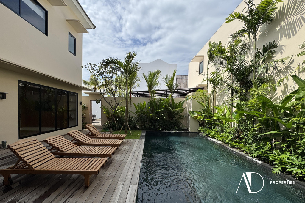 LEASEHOLD 4-BEDROOM MODERN VILLA NEAR SANUR BEACH 