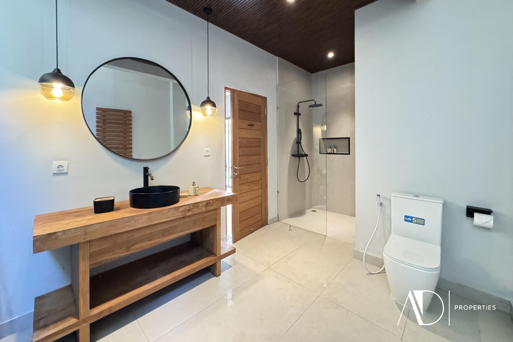 LEASEHOLD 4-BEDROOM MODERN VILLA NEAR SANUR BEACH 