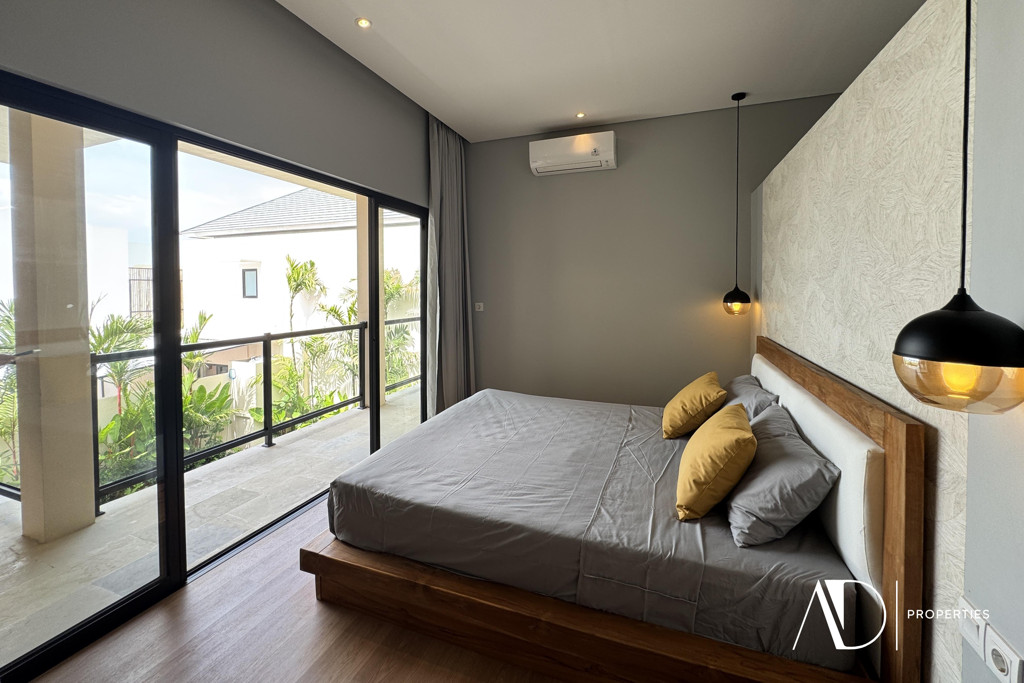 LEASEHOLD 4-BEDROOM MODERN VILLA NEAR SANUR BEACH 