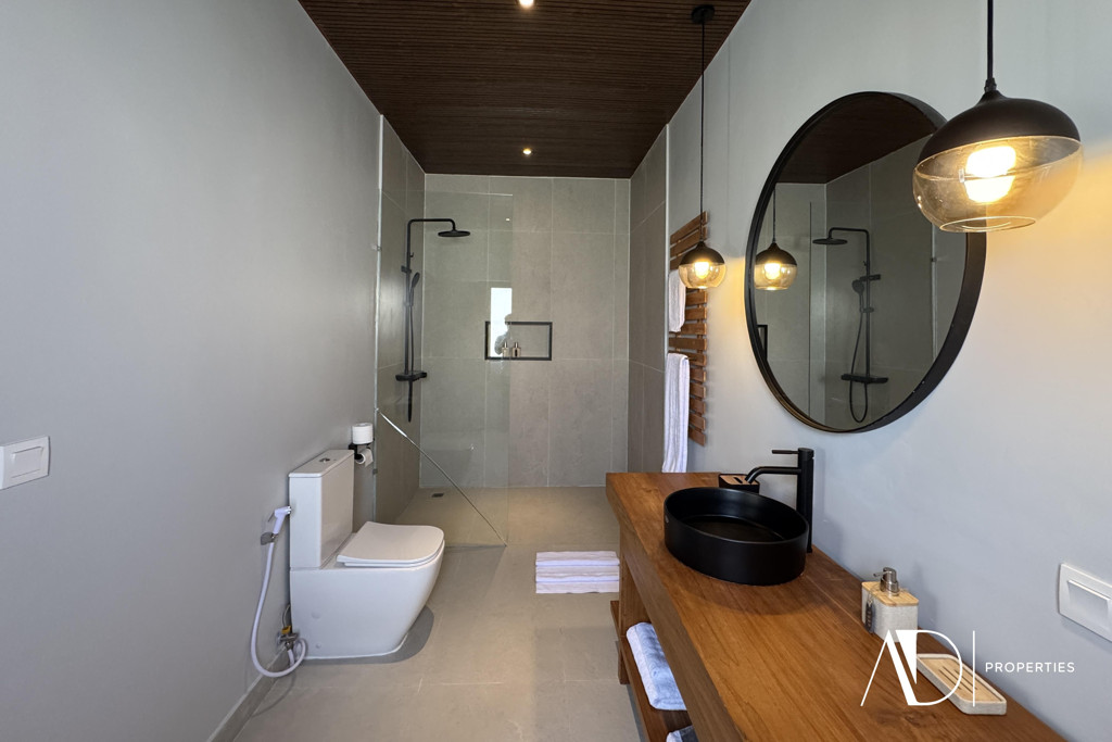 LEASEHOLD 4-BEDROOM MODERN VILLA NEAR SANUR BEACH 