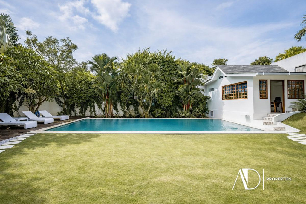 LEASEHOLD | MODERN TROPICAL VILLA IN PRIME UMALAS