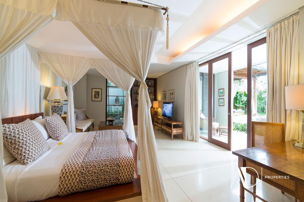 FREEHOLD | LUXURY VILLA IN A PRESTIGIOUS ESTATE IN SEMINYAK