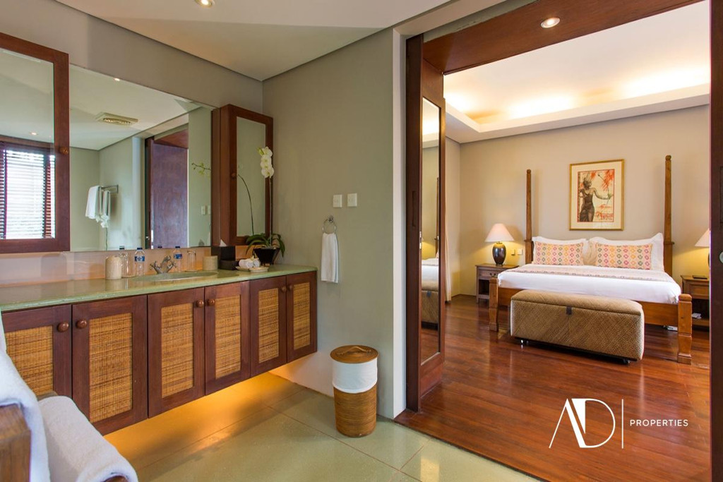 FREEHOLD | LUXURY VILLA IN A PRESTIGIOUS ESTATE IN SEMINYAK